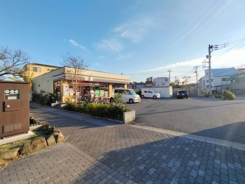 コンビニ　セブンイレブン 江戸川東松本店（コンビニ）まで194m