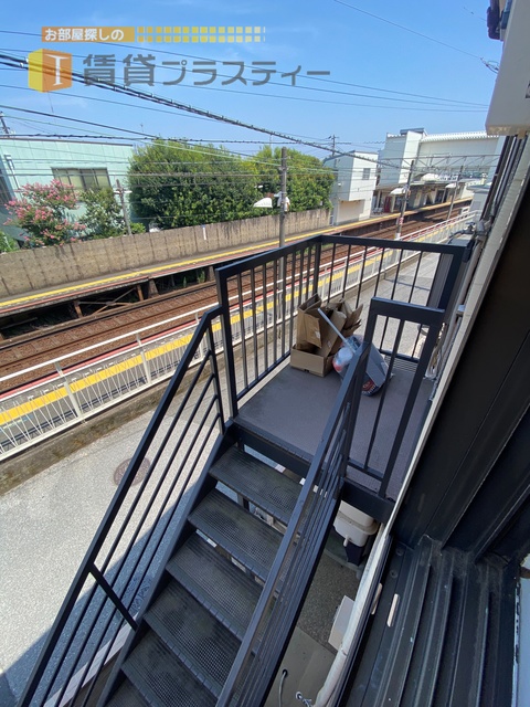 バルコニー　自分のお部屋だけに続く階段、、