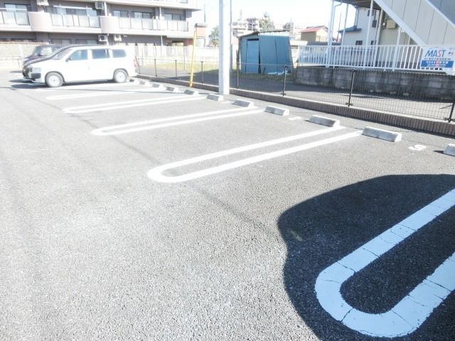 駐車場　敷地内駐車場広いです