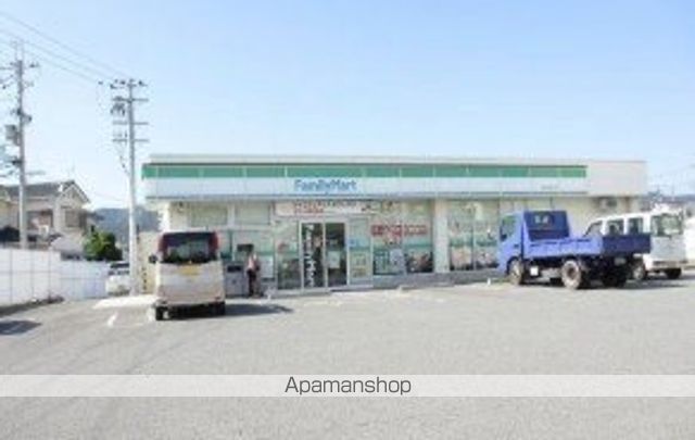コンビニ　ファミリーマート（コンビニ）まで443m