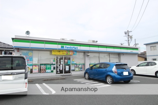 コンビニ　ファミリーマート（コンビニ）まで501m