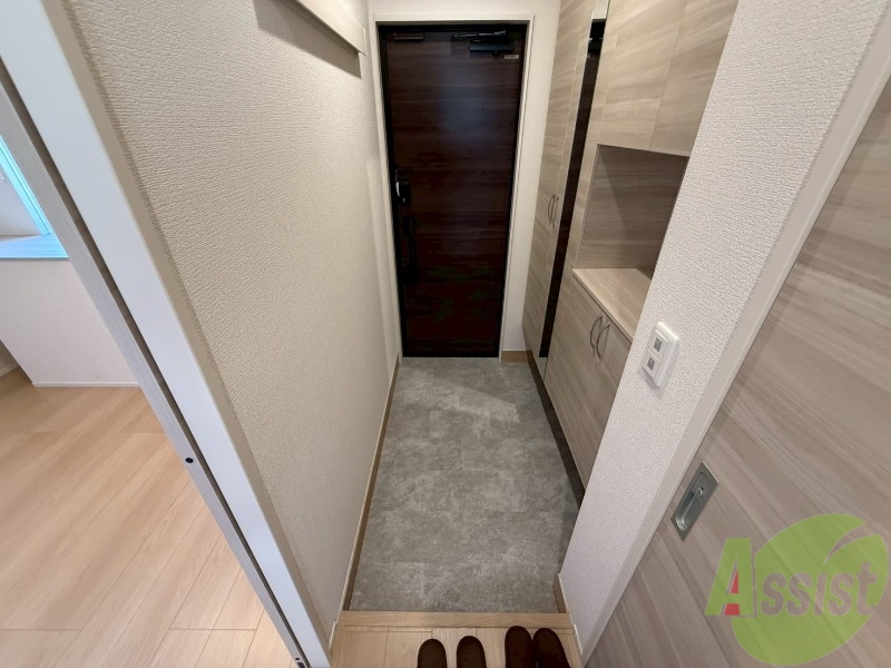 玄関　玄関の様子です。明るい印象ですね。気分もあがりそう。