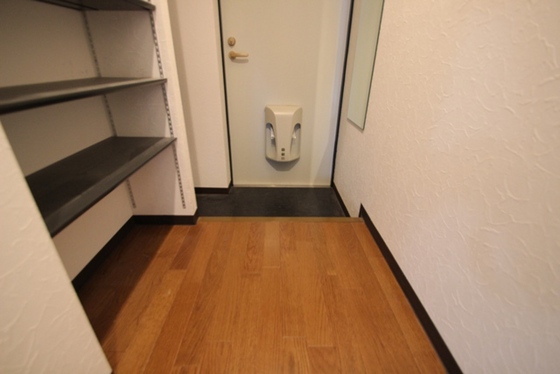 玄関　※別部屋の写真です