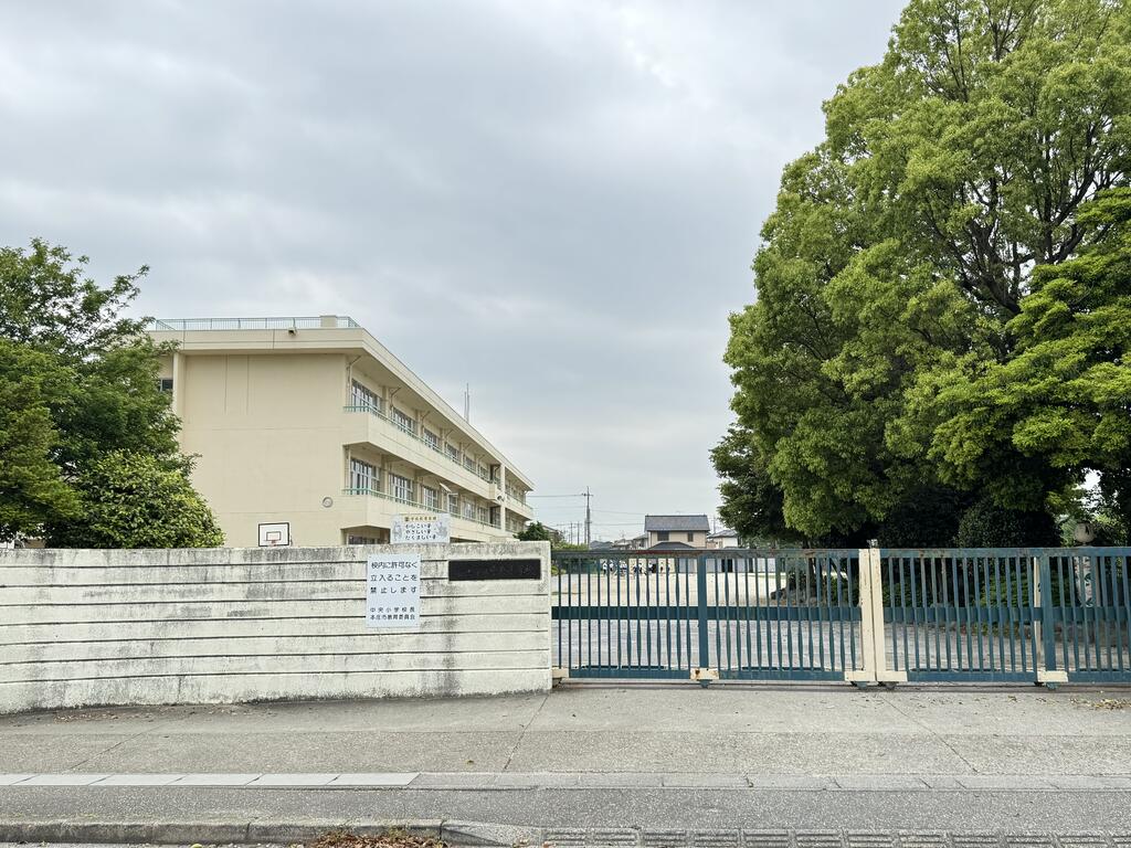 小学校　本庄市立中央小学校（小学校）まで672m