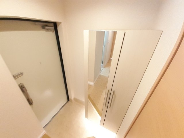 玄関　収納もある玄関です