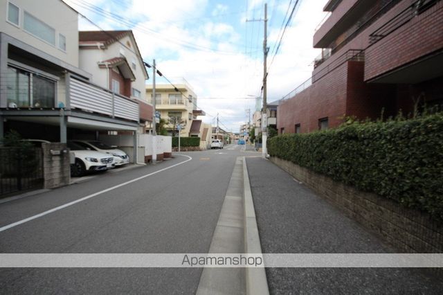 小学校　桜塚小学校（小学校）まで409m