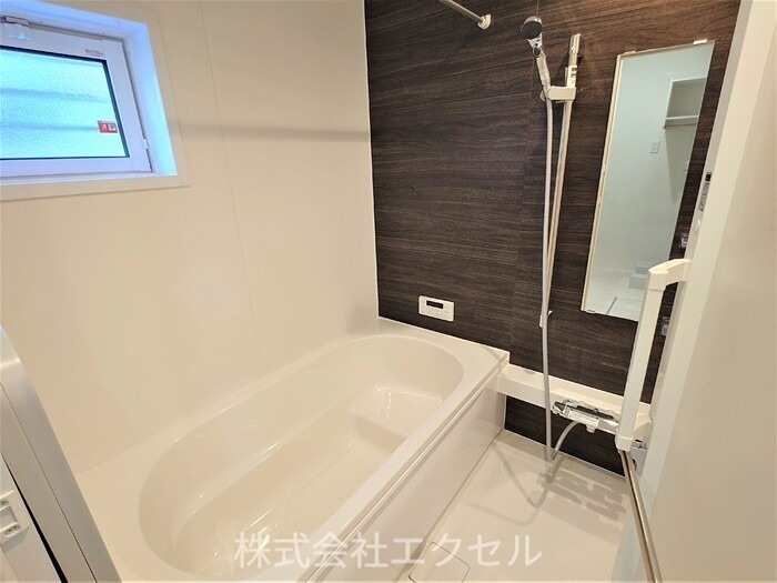 バス・シャワールーム　浴室換気乾燥機付き。