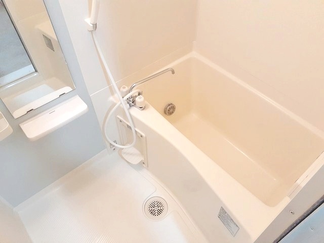 バス・シャワールーム　雨の日でも安心の浴室乾燥機付きです♪