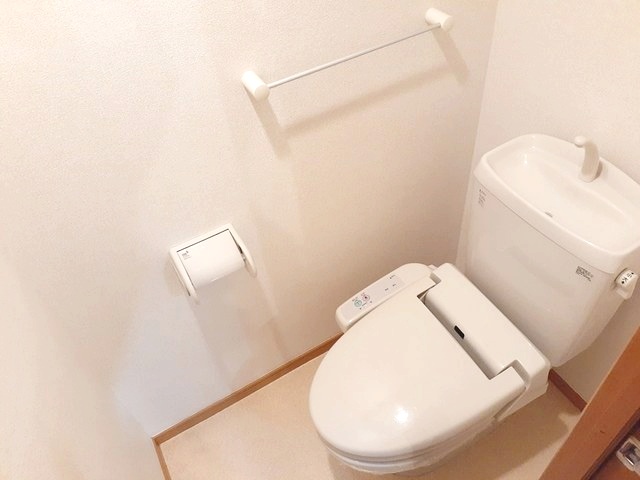 トイレ　嬉しい温水洗浄便座♪