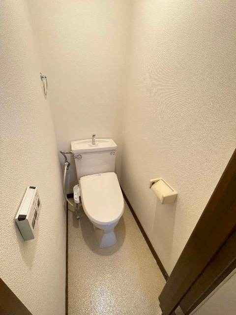 トイレ　※同物件別号室の参考写真です。