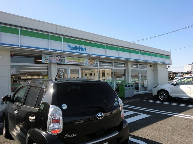 コンビニ　ファミリーマート各務原にんじん通店（コンビニ）まで827m