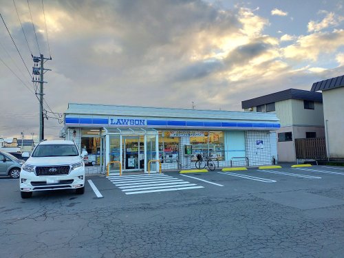 コンビニ　ローソン 中央高校前店（コンビニ）まで301m