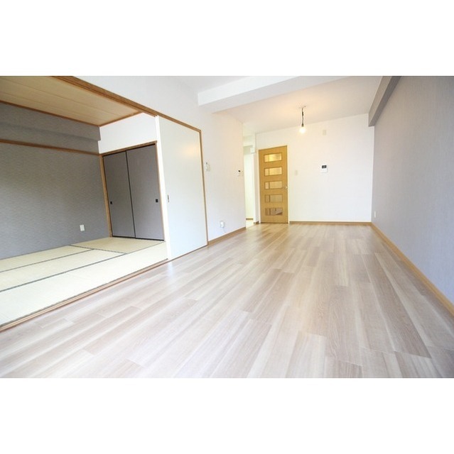 居室・リビング　別部屋のお写真になります。