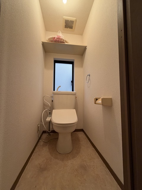 トイレ　※清掃前の写真になります。