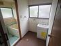 トイレ　落ち着いた色調のトイレです