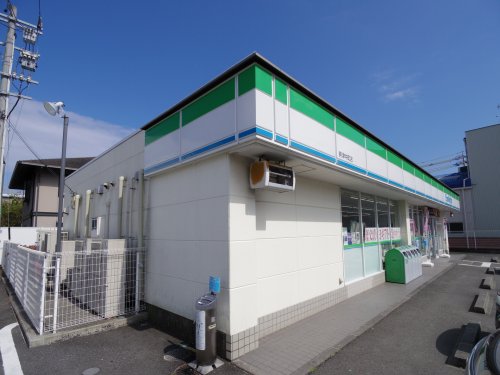 コンビニ　ファミリーマート 興津中町店（コンビニ）まで612m