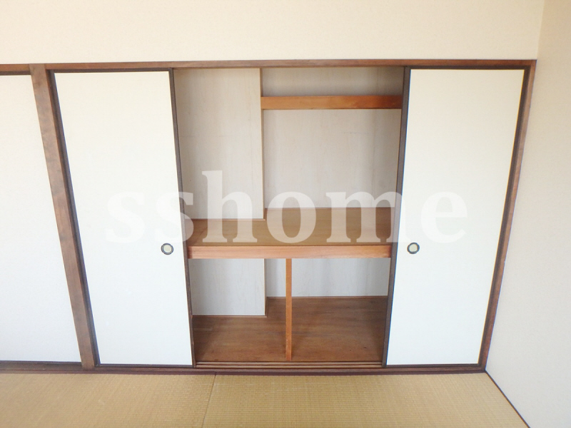 収納　奥行もある押入タイプ