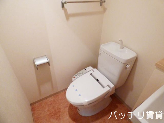 トイレ　同型タイプの為、現状を優先いたします