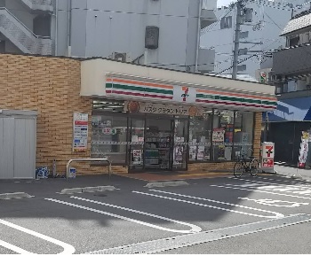 コンビニ　セブンイレブン 近鉄布施駅南店（コンビニ）まで553m
