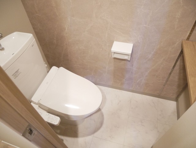 トイレ　※同タイプの参考画像です。