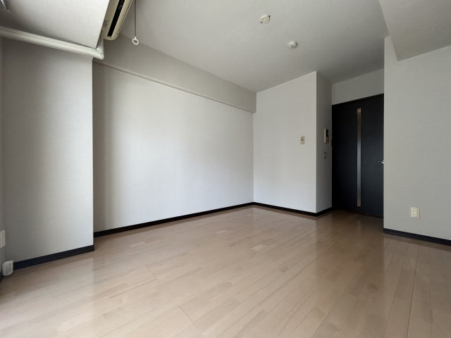 居室・リビング　※写真は６１０号室です