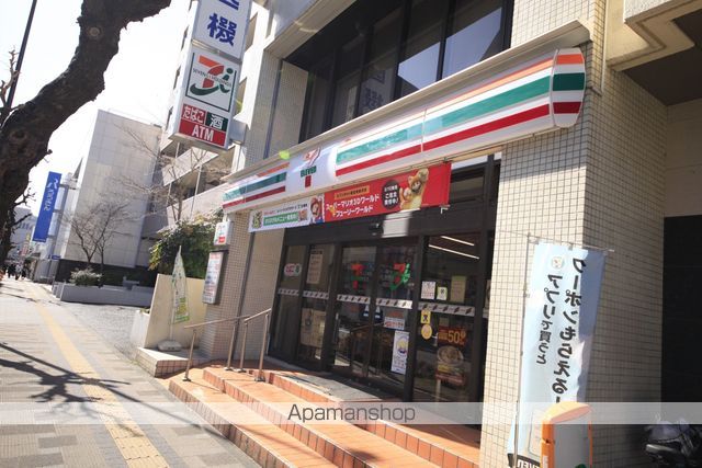 コンビニ　セブンイレブン（コンビニ）まで301m