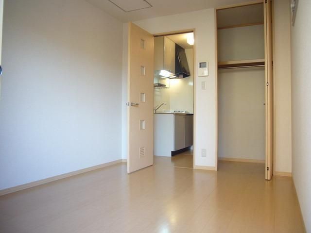 その他部屋・スペース　バルコニー側からみたお部屋