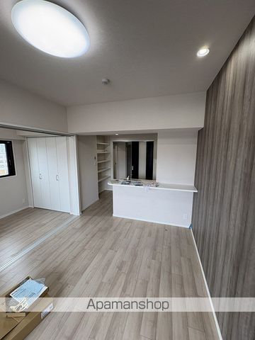 ＪＲ大阪環状線 野田駅 徒歩8分 10階建 築1年の居間写真