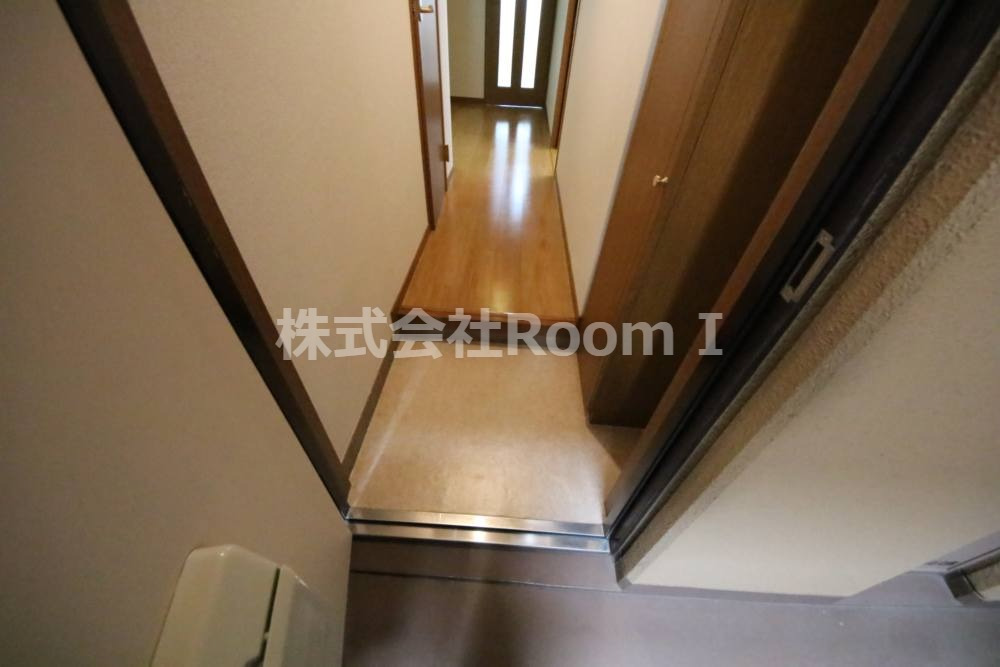 玄関　収納もある玄関です
