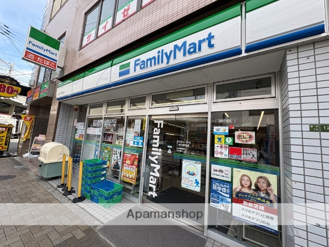 コンビニ　ファミリーマート上新庄駅南店（コンビニ）まで220m