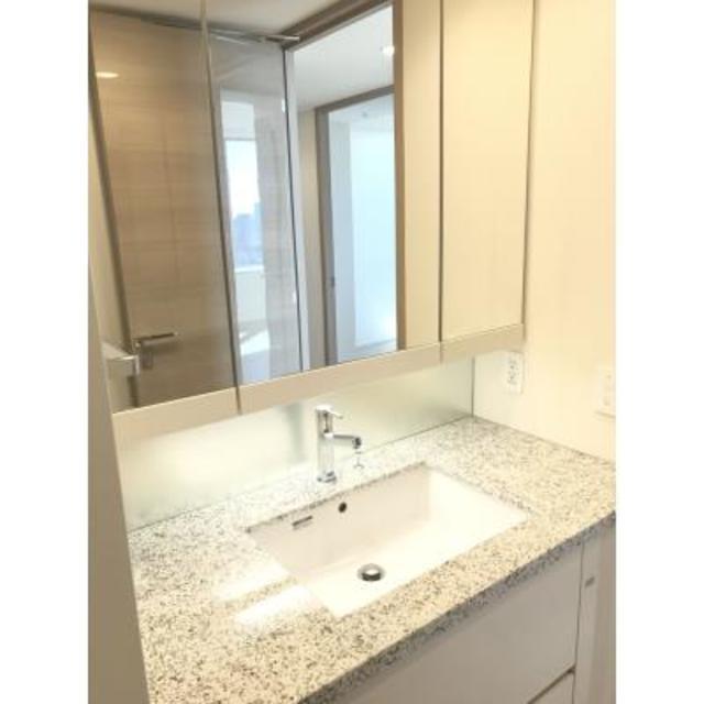 洗面設備　※写真は同タイプ住戸です。