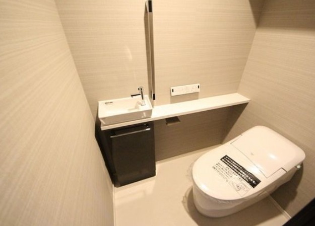 トイレ　同タイプ部屋　参考写真です