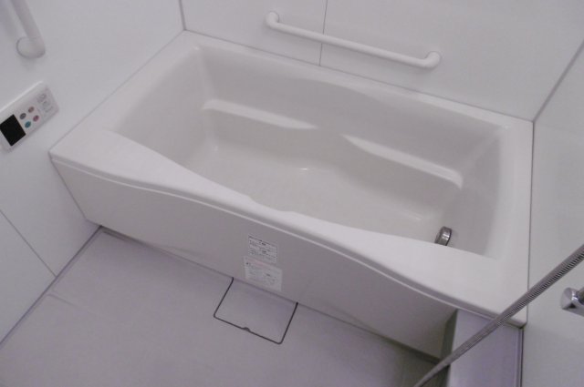 バス・シャワールーム　コンパクトで使いやすいお風呂です