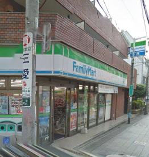 コンビニ　ファミリーマート（コンビニ）まで134m