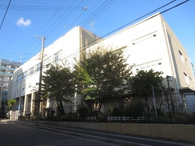 中学校　神戸市立烏帽子中学校（中学校）まで327m