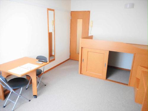 居室・リビング　カーペットのお部屋です