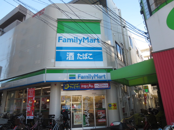 コンビニ　ファミマ（コンビニ）まで931m