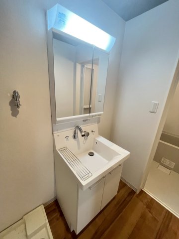 洗面設備　同物件、別号室の参考写真です。