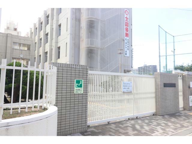 中学校　大阪市立西中学校（中学校）まで922m