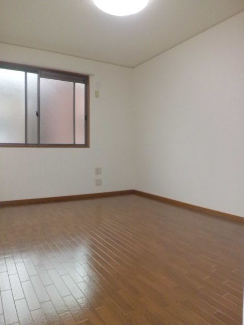 居室・リビング　照明付きのお部屋です
