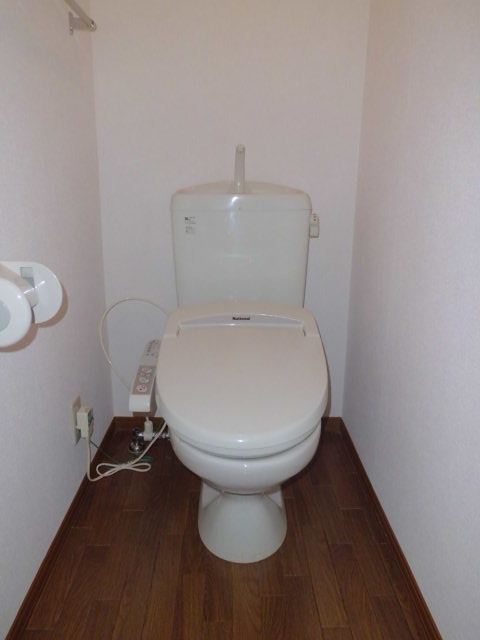 トイレ　シャワー付きトイレです