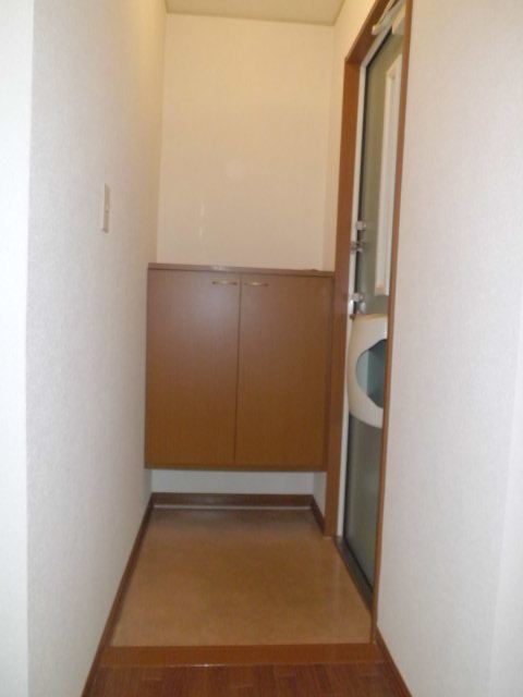 玄関　下駄箱付きの玄関です