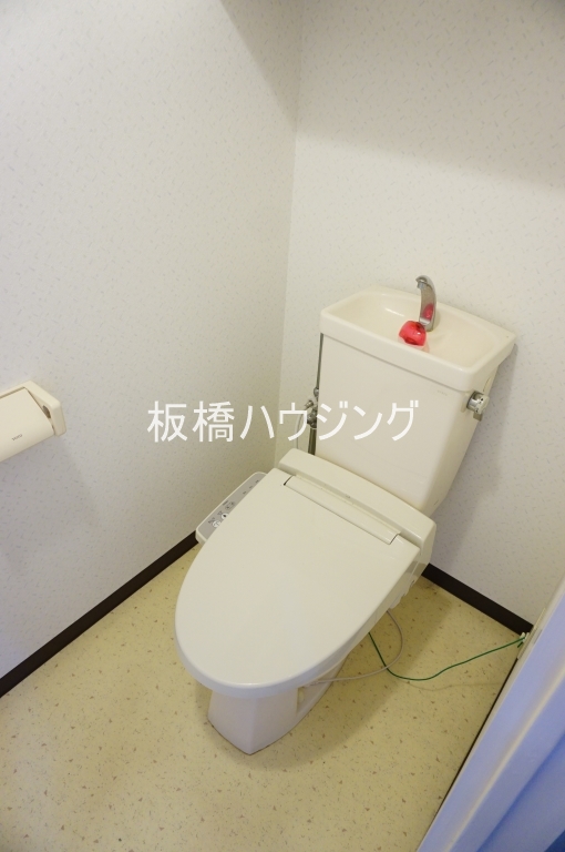トイレ　ウォシュレット完備