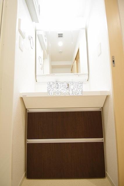 洗面設備　独立洗面化粧台付き