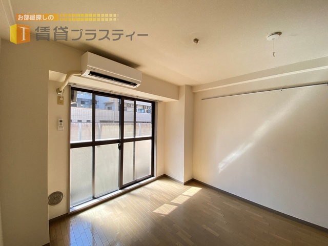 居室・リビング　日当たりの良いお部屋。