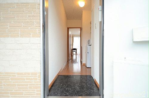 玄関　実際のお部屋と異なる場合がございます。