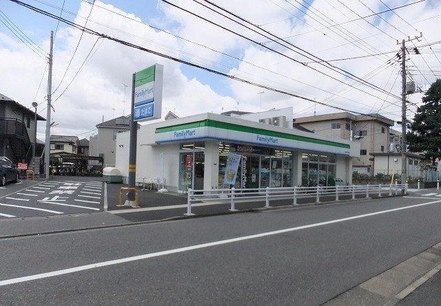 コンビニ　ファミリーマート（コンビニ）まで180m