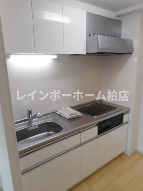 キッチン　コンパクトなキッチンで掃除もラクラク