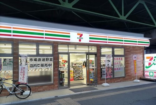 コンビニ　セブンイレブン 京急ST大森海岸店（コンビニ）まで173m