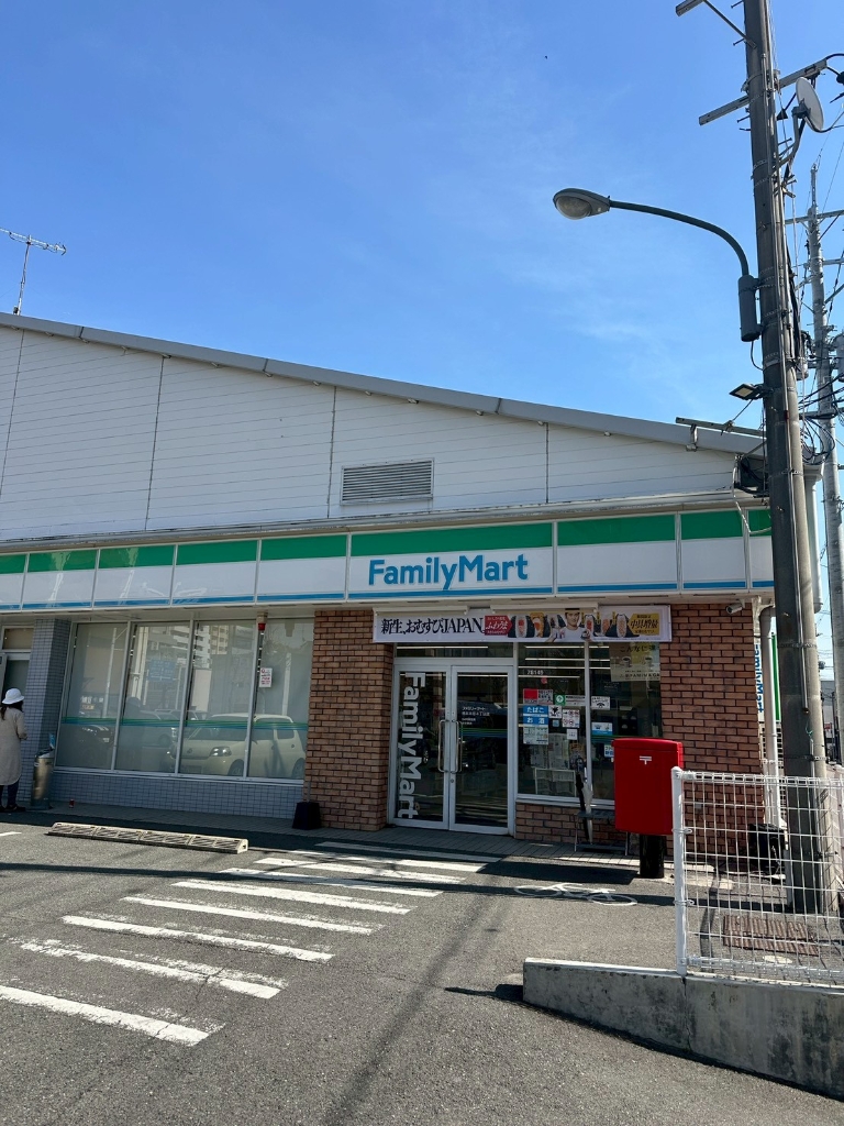 コンビニ　ファミリーマート 熊本本荘4丁目店（コンビニ）まで121m